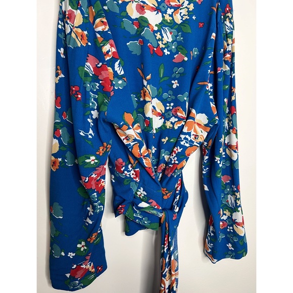 NWT Rolla’s Delilah Blue Floral Wrap Blouse Size Large - Picture 12 of 14